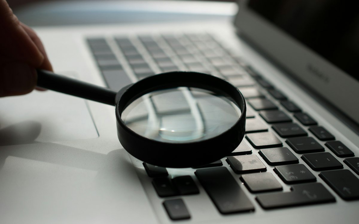 AI analyzing keyword data and user search intent.