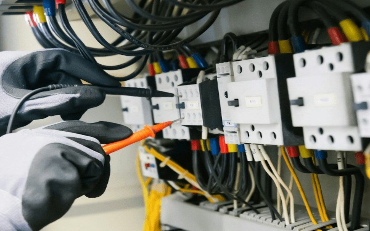 Search results of google ads for the Electricians in local areas of Huston.